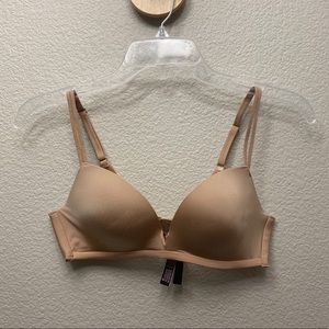 Victoria’s Secret • Nude No Wire Bra 34B